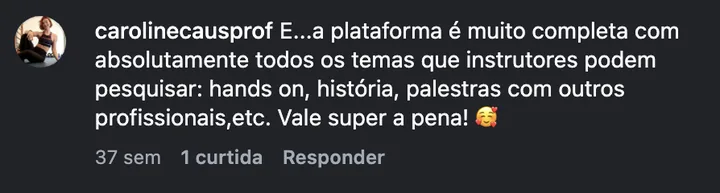 Comentário de @carolinecausprof no Instagram